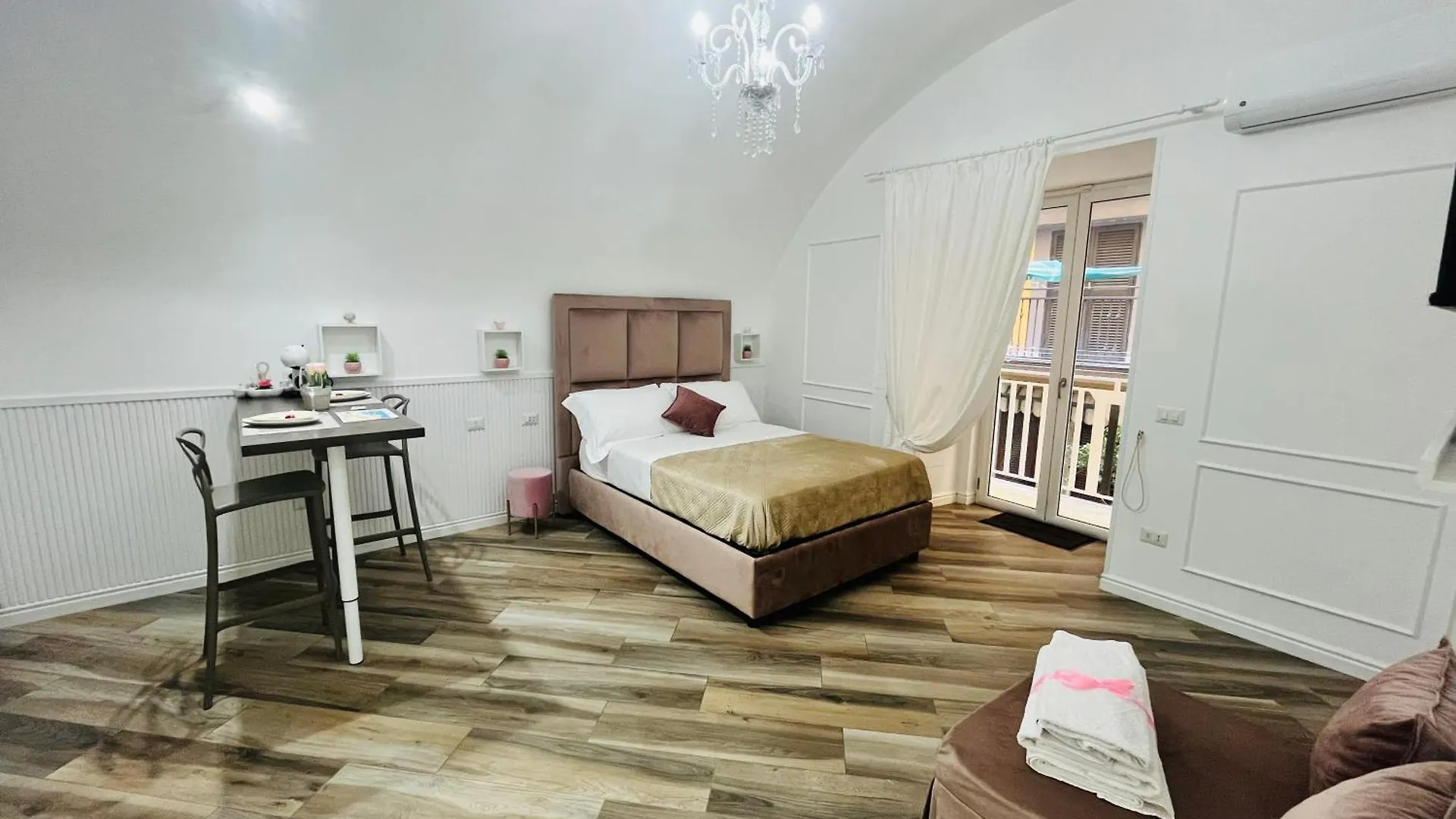 Apartment Donn'Anna Naples City Center